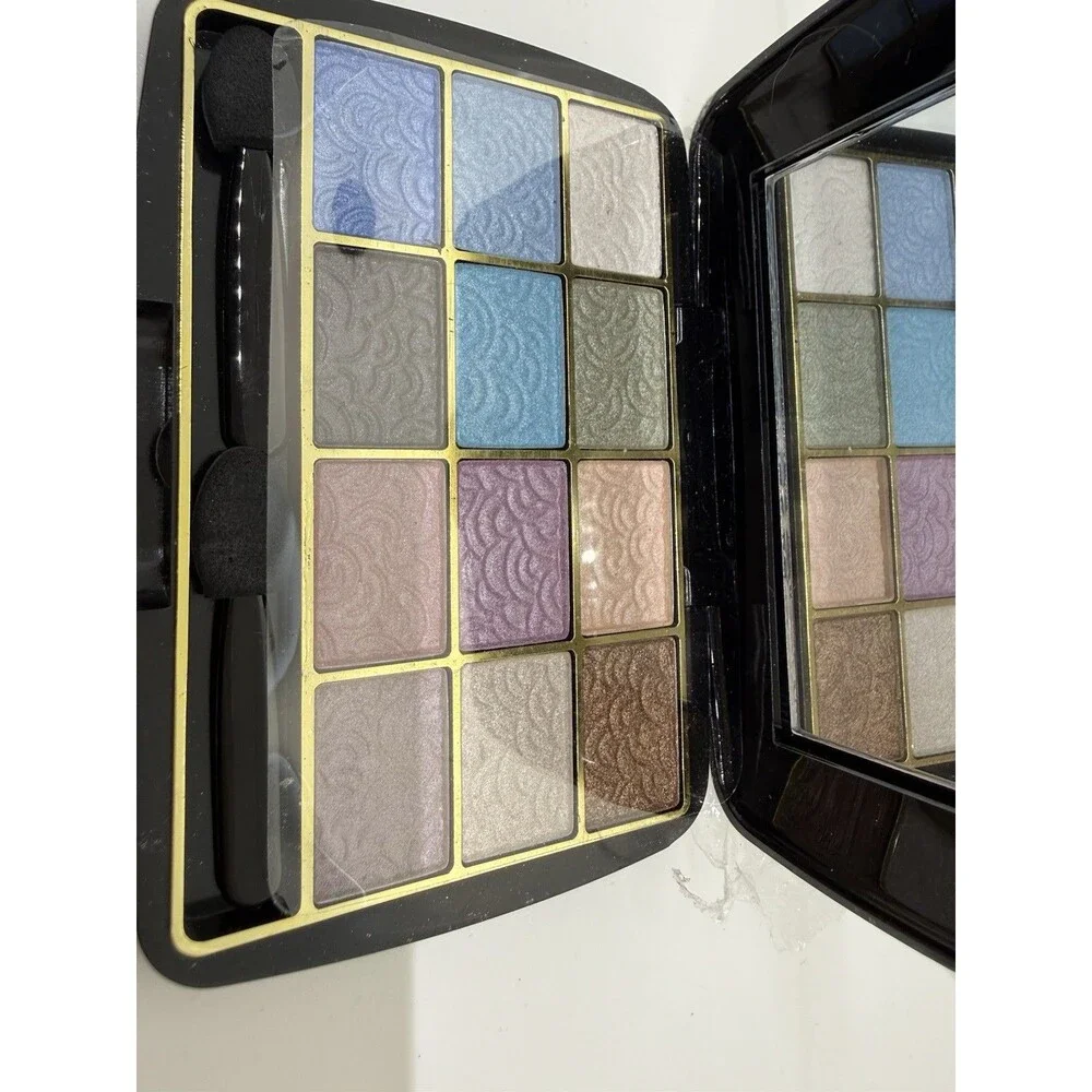 MAKE‎ UP KIT MAX MELL 12 Eyeshadow Shimmery or Metallic Finish, 5 Pcs Brush Set